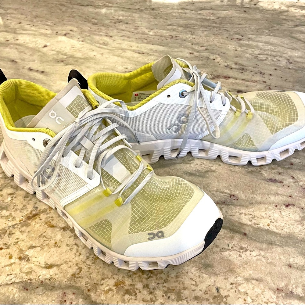 Like new Ladies On Cloud size 9.